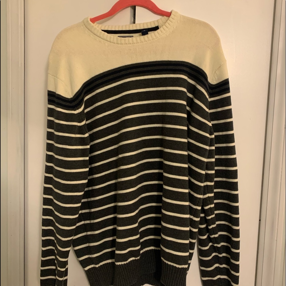 IZOD PULL OVER SWEATER. SIZE XL.